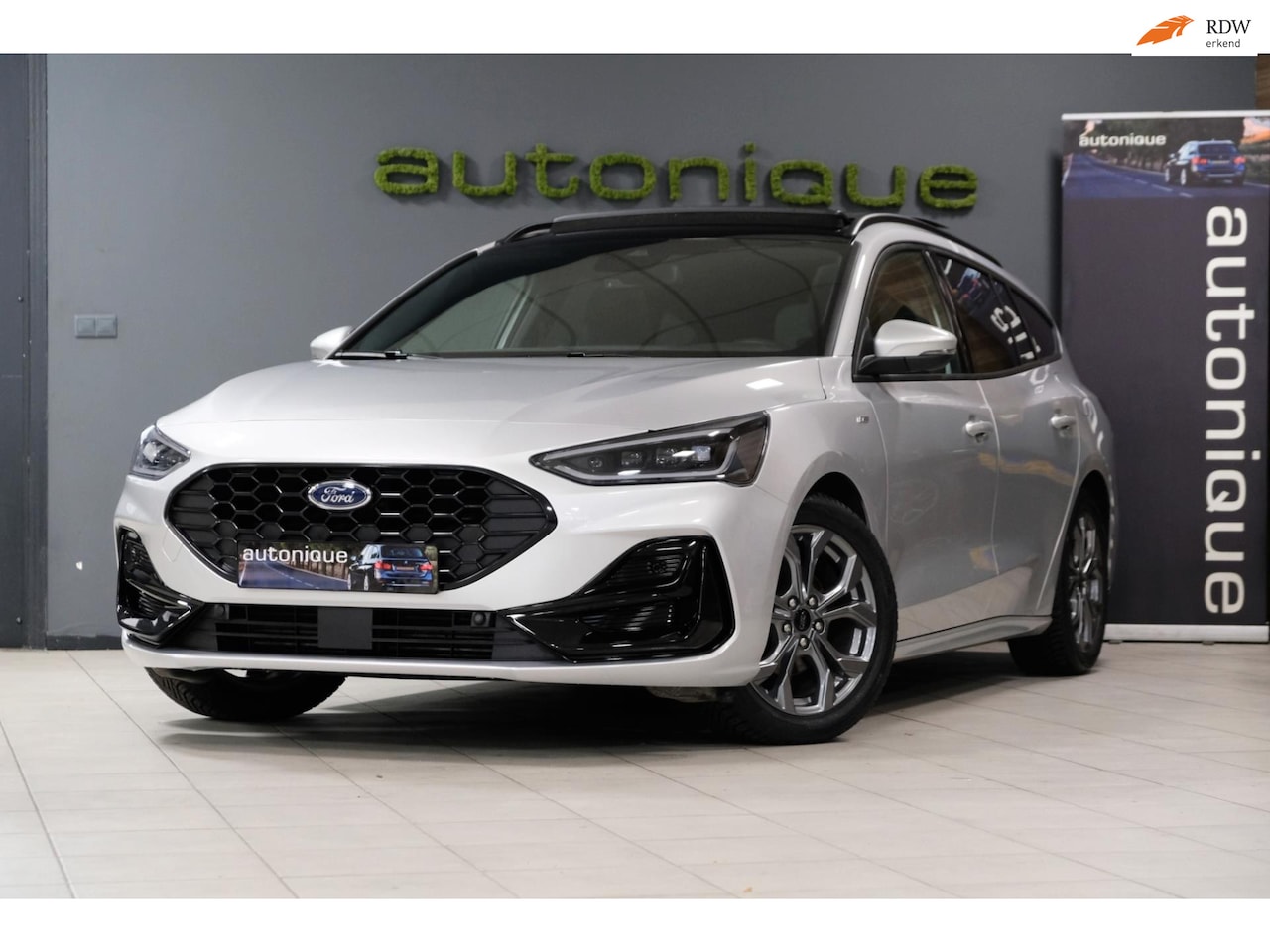 Ford Focus Wagon - 1.0 EcoBoost Hybrid ST Line Style *PANORAMADAK* Afn.Trekhaak/Navi/Camera 50dkm!! - AutoWereld.nl