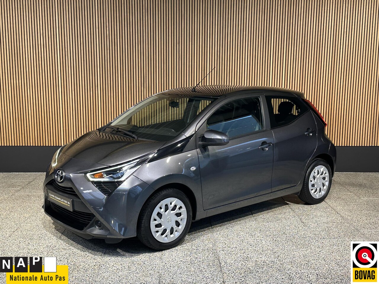 Toyota Aygo - 1.0 VVT-i x-play Navi | Camera | LED verlichting - AutoWereld.nl