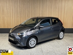 Toyota Aygo - 1.0 VVT-i x-play Navi | Camera | LED verlichting