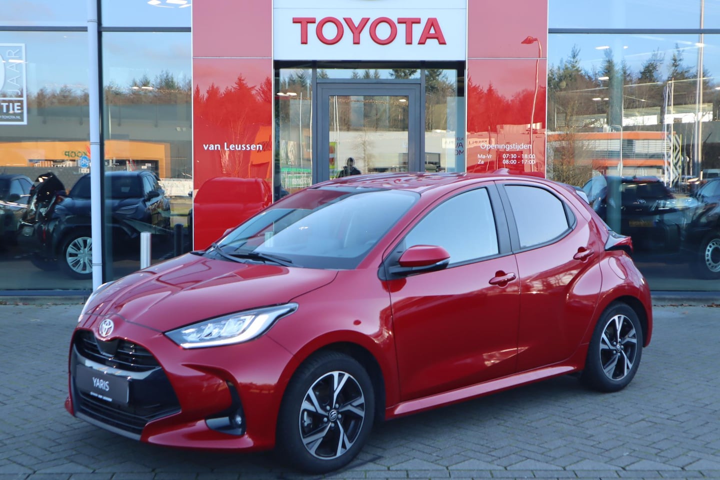 Toyota Yaris - HYBRID 115 DYNAMIC STOEL/STUURVERW. 16"LM-VELGEN PRIVACY-GLASS LED-PAKKET - AutoWereld.nl