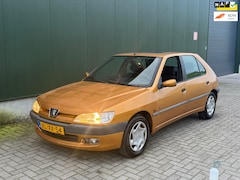 Peugeot 306 - UNIEKE 1.8 XT AUTOMAAT | DAKRAAM | Nieuwe APK
