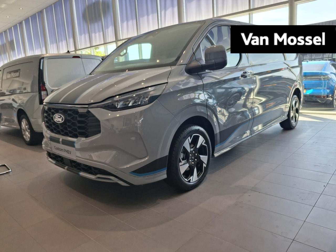 Ford Transit Custom - 320 2.5 PHEV L2H1 Sport | 19 INCH VELGEN | INKLAPBARE TREKHAAK | VERWARMBAAR STUURWIEL | C - AutoWereld.nl