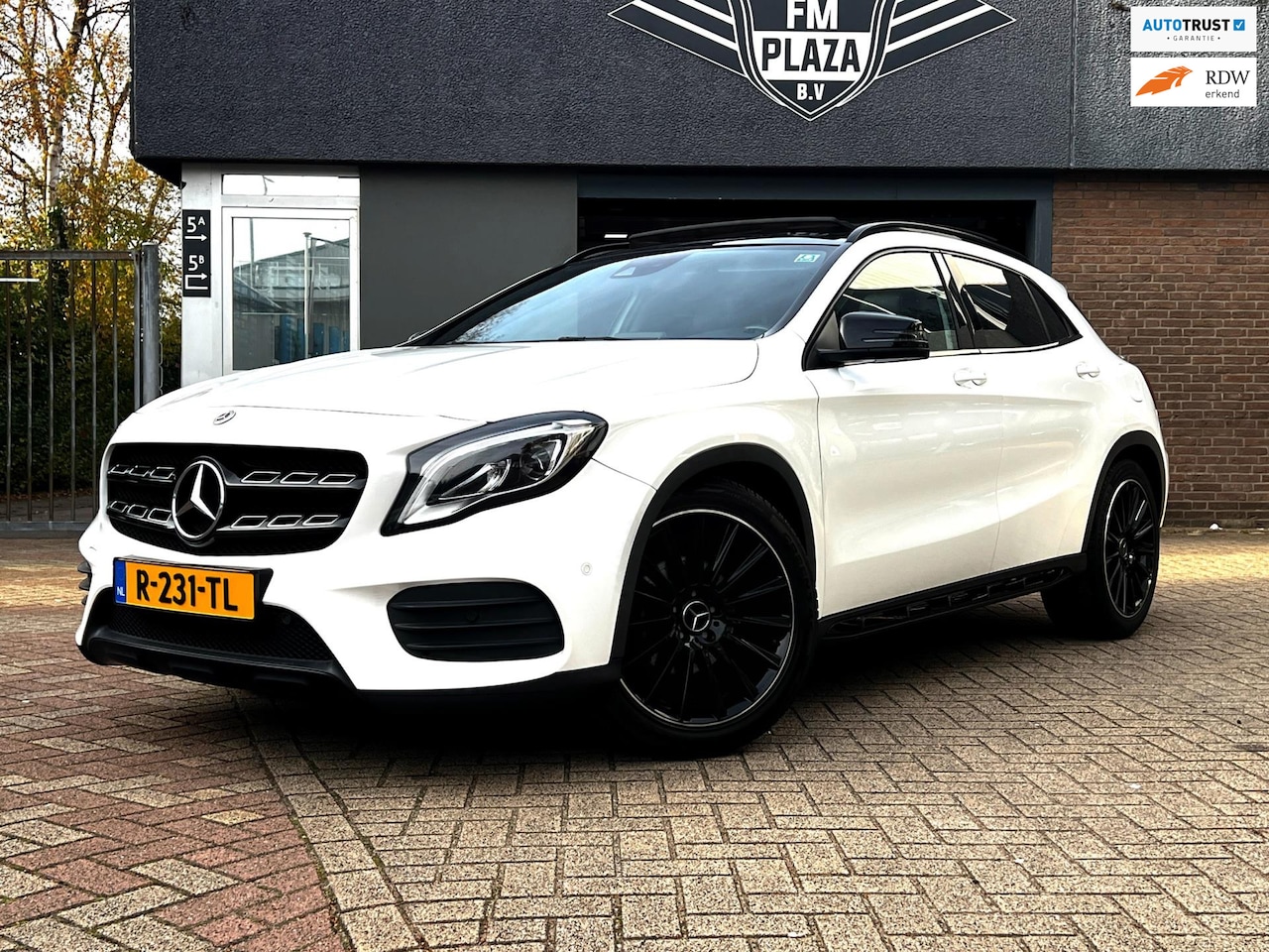 Mercedes-Benz GLA-Klasse - 180 Sport Edition AMG-Line_carplay_Panorama_Camera_Navi_Cruise - AutoWereld.nl