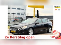 Volvo V60 - 1.6 T3|NAVI|CRUISE|TREKHAAK|AIRCO|2XSLEUTELS|BOEKJES|TOPSTAAT