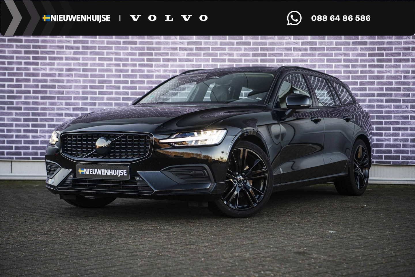 Volvo V60 - 2.0 B3 Essential Edition | Sport Pack | 19" Black Edition Velgen | Leder | Adaptieve Cruis - AutoWereld.nl