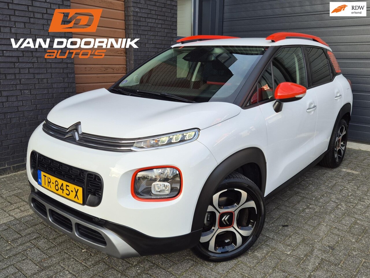 Citroën C3 Aircross - 1.2 PureTech Shine 131PK Navigatie/Carplay/Camera/Nieuwe APK! - AutoWereld.nl