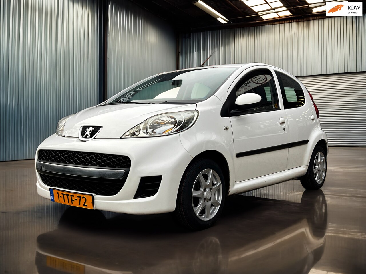 Peugeot 107 - 1.0-12V Accent NIEUW KOPPELING_NIEUW BANDEN_carplay - AutoWereld.nl
