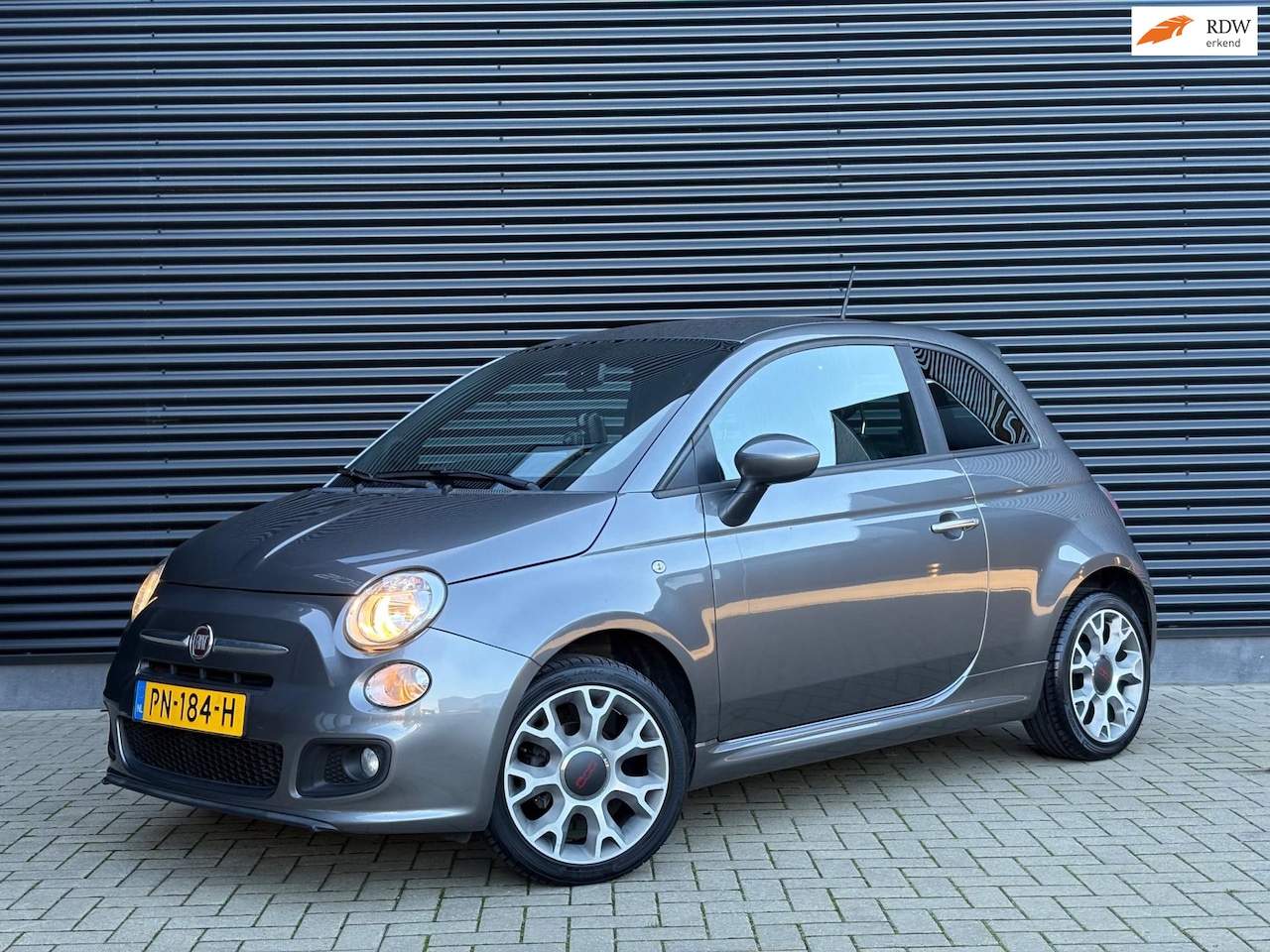 Fiat 500 - 1.2 Lounge NWE APK | AIRCO | TOMTOM| BLUEME | RIJKLAAR | LAGE KM - AutoWereld.nl