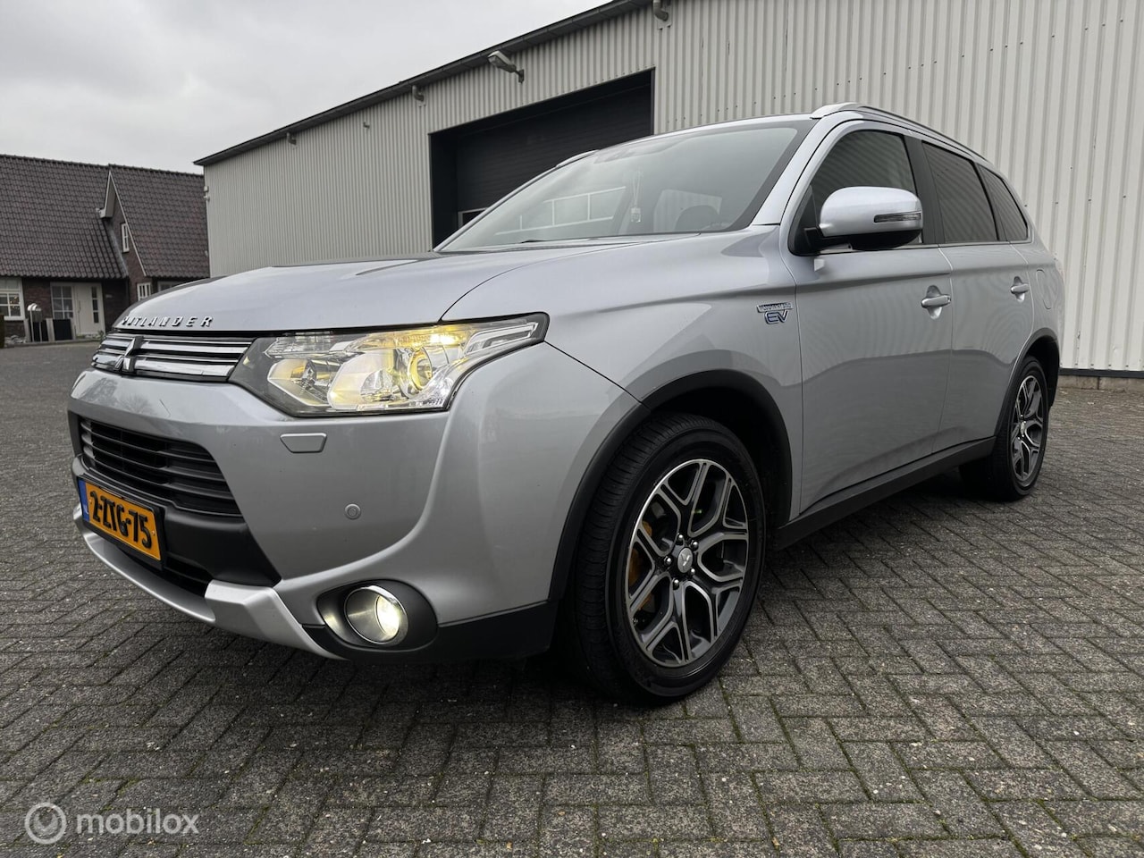 Mitsubishi Outlander - 2.0 PHEV Executive Edition X-Line 2.0 PHEV Executive Edition X-Line - AutoWereld.nl