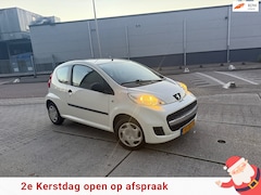 Peugeot 107 - 1.0-12V XR APK Rijd en schakelt goed