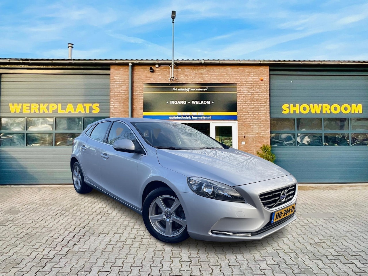 Volvo V40 - 2.0 T3 Momentum. *Trekhaak*NL-Auto*Historie* - AutoWereld.nl