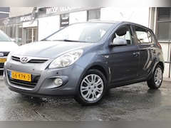 Hyundai i20 - 1.4i DynamicVersion / Airco / Parkeersensoren / Nieuwe Oliebeurt /