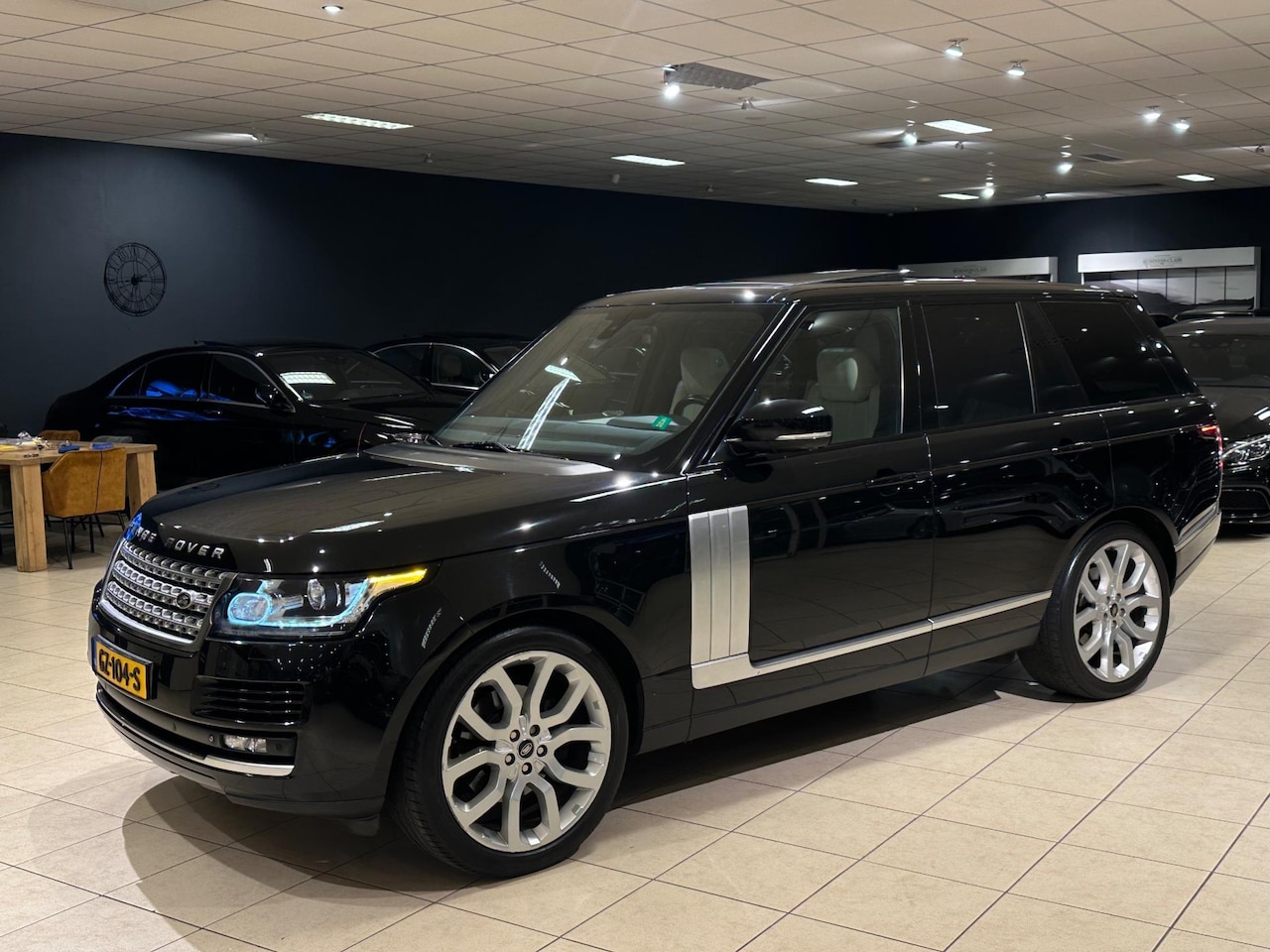 Land Rover Range Rover - Vogue 3.0 TDV6|Trekhaak|Standkachel|Pano|Dealer-onderhouden - AutoWereld.nl