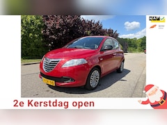 Lancia Y(psilon) - Ypsilon 0.9 TwinAir Silver Plus Navigatie*Airco*12-09-2026 APK*Regen sensor*Parkeer sensor