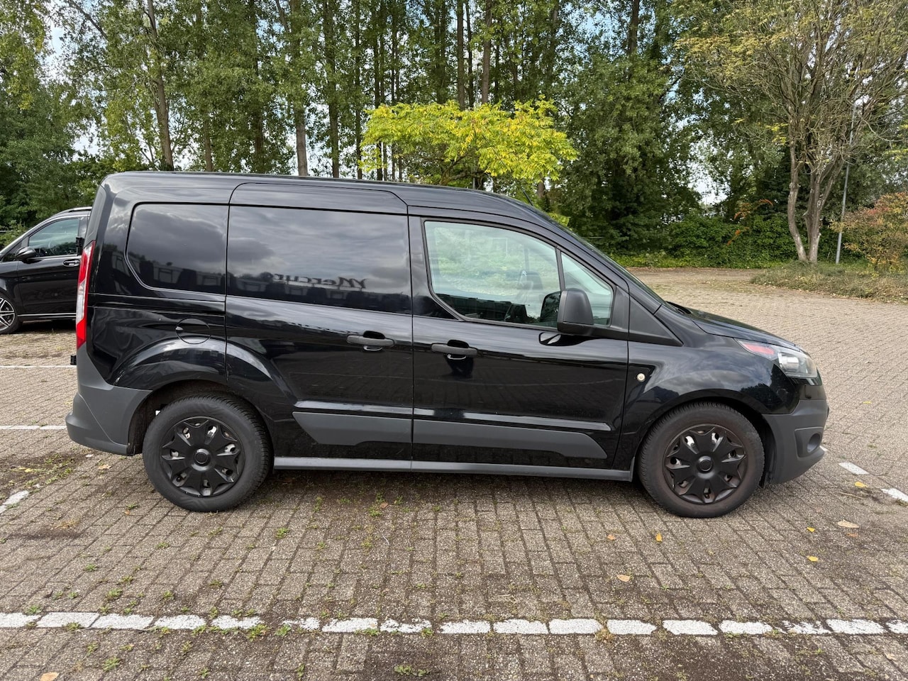 Ford Transit Connect - 1.5 TDCI Black Edition Euro 6 Airco Cruise - AutoWereld.nl