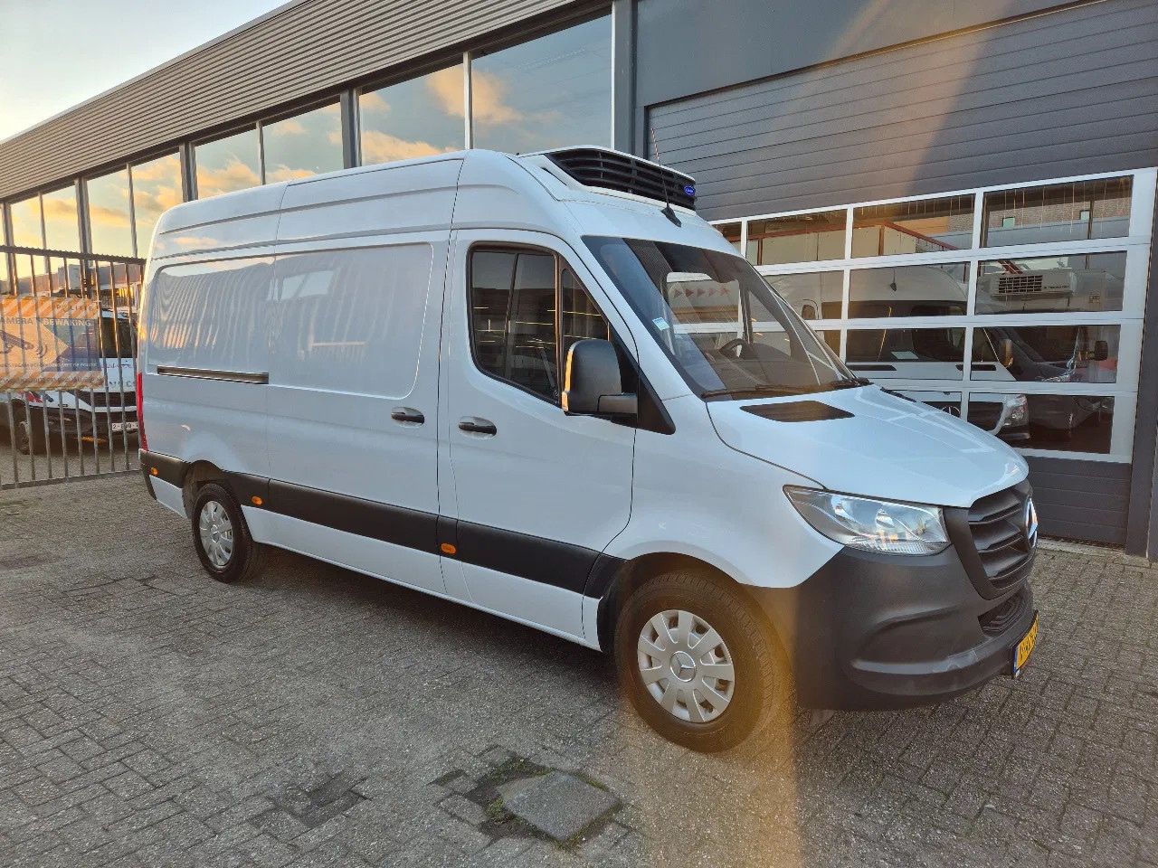 Mercedes-Benz Sprinter - 315 CDI/ L2H2/ Koelwagen Carrier 350MT/ 2 Compartiment - AutoWereld.nl
