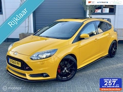 Ford Focus - 2.0T 250pk ST-3|RIJKLAAR|MAXTON|LEER|SCHUIFDAK