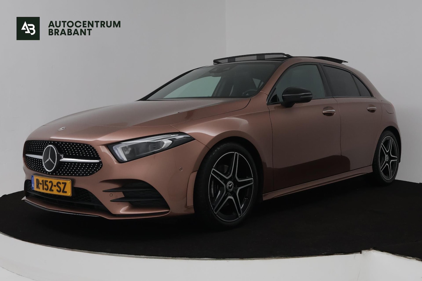 Mercedes-Benz A-klasse - 180 Business Solution AMG Automaat (PANORAMADAK, SFEERVERLICHTING, CAMERA, STOELVERWARMING - AutoWereld.nl