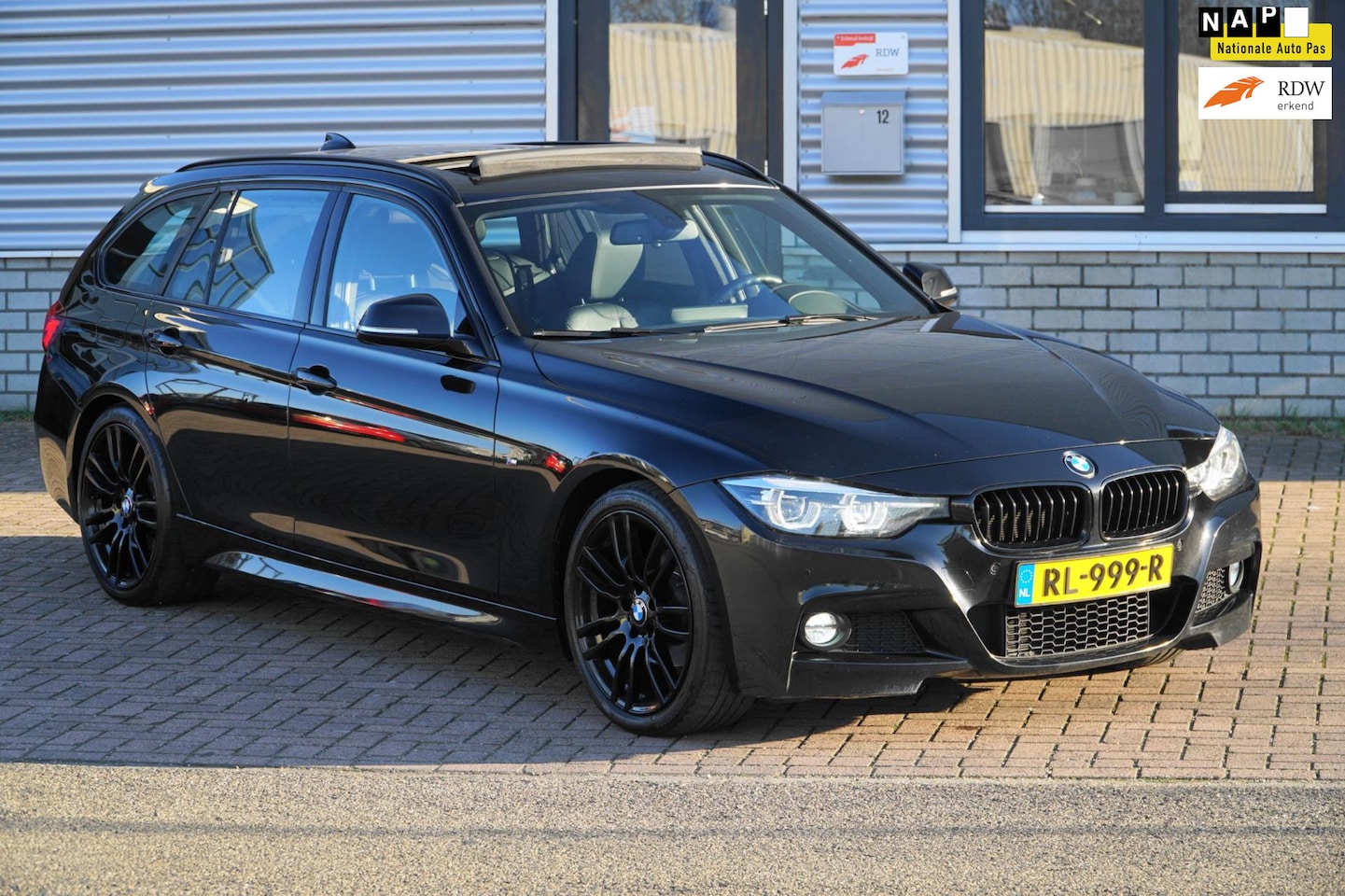 BMW 3-serie Touring - 320i Edition M Sport Shadow Executive - AutoWereld.nl