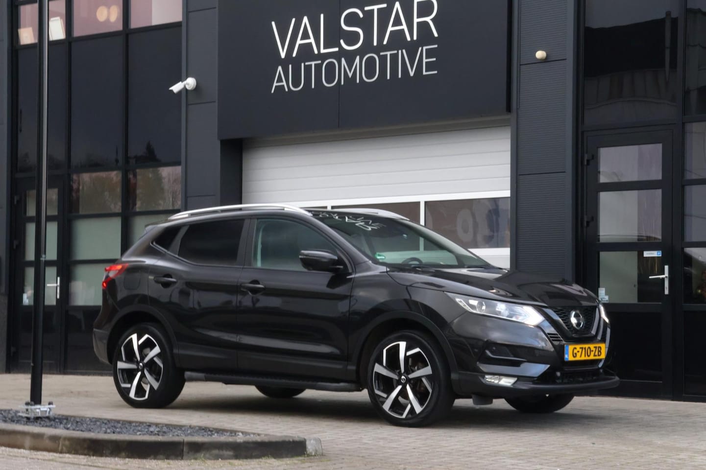Nissan Qashqai - 1.3 DIG-T N-Connecta BLACK | Panorama dak | 360 camera - AutoWereld.nl
