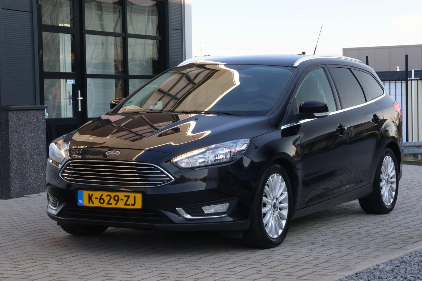 Ford Focus Wagon - 1.0 Titanium | Stuur/-stoelverwarming | 125 PK! - AutoWereld.nl