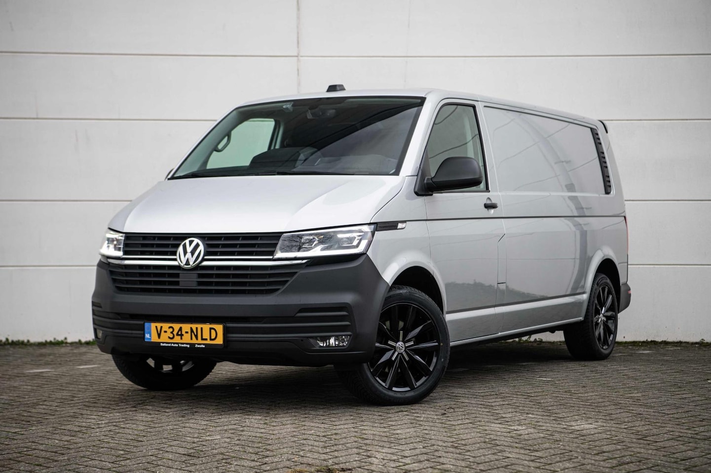 Volkswagen Transporter - 2.0 TDI 150pk DSG L2H1 |ACC|LED|Carplay| - AutoWereld.nl