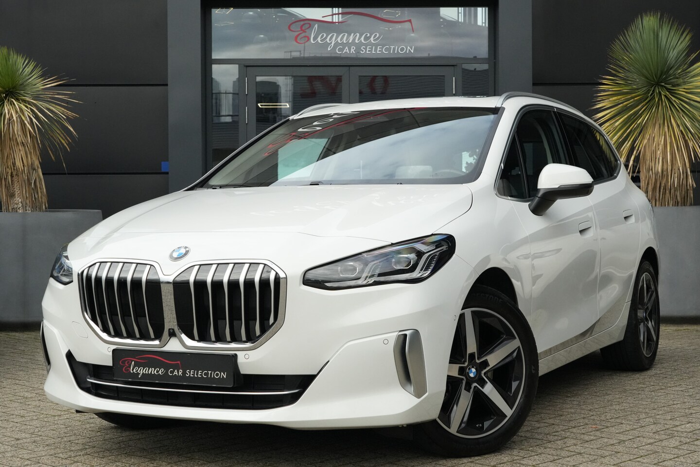 BMW 2-serie Active Tourer - 218i 136pk Panoramadak/Stoelverwarming/Camera - AutoWereld.nl