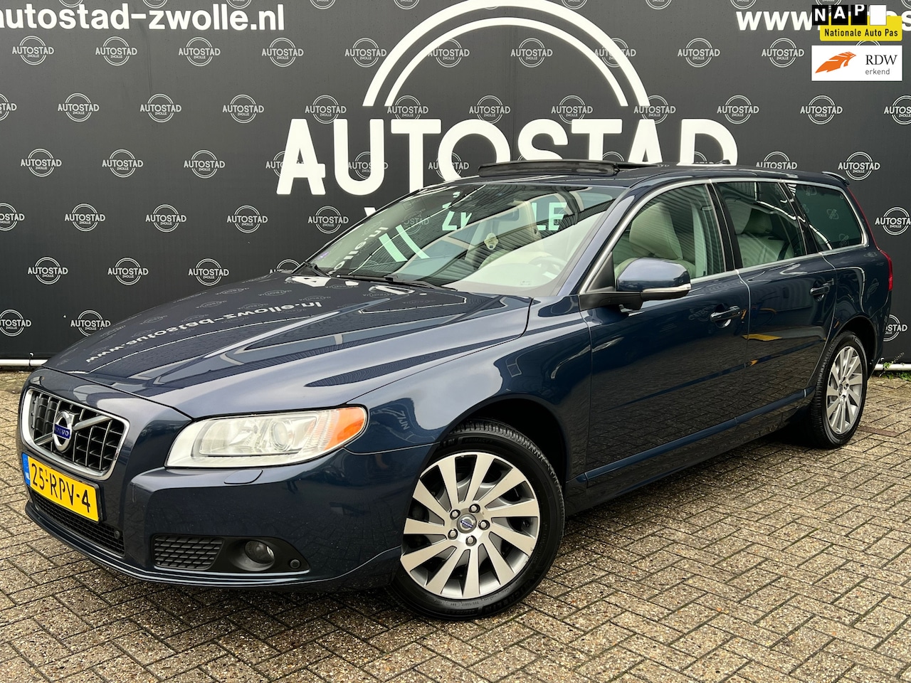 Volvo V70 - 1.6 T4 Limited Edition Automaat/NL-Auto/NAP/APK/Airco/Navi/Opendak - AutoWereld.nl