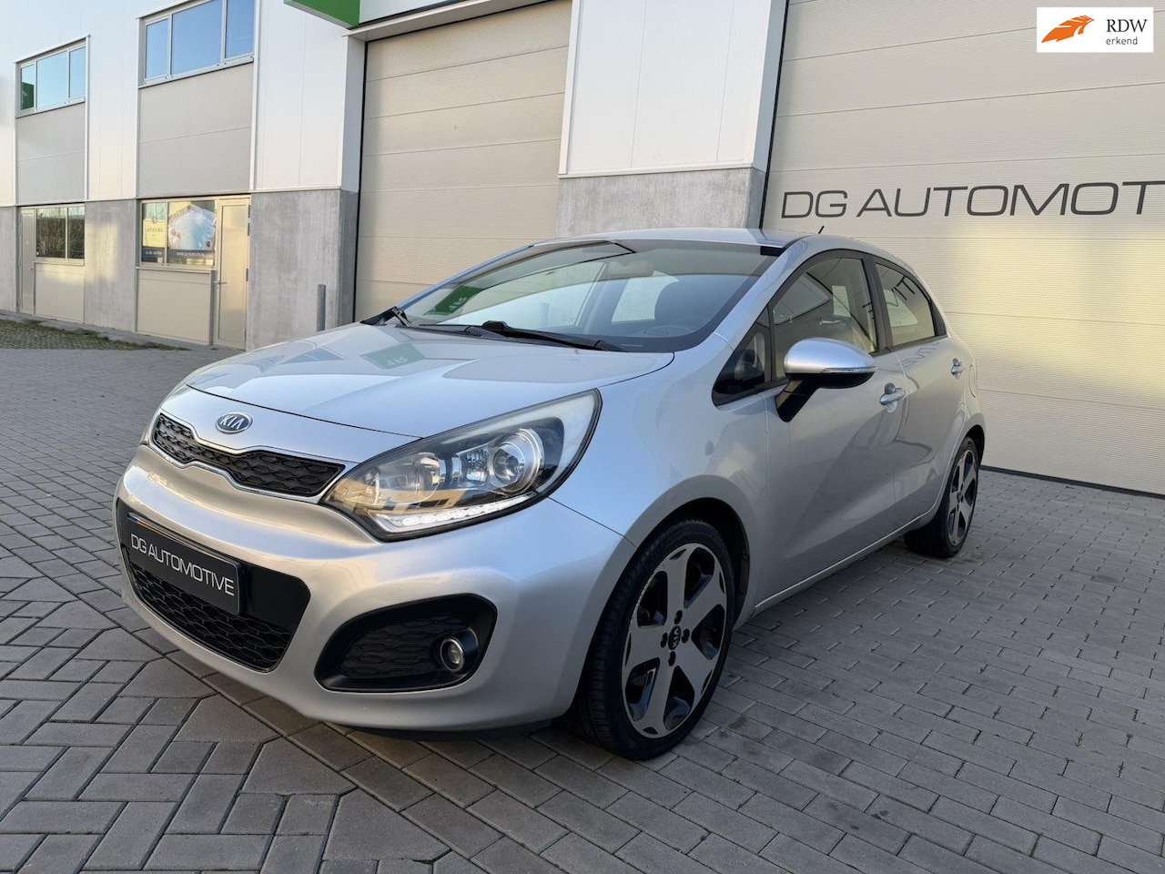 Kia Rio - 1.2 CVVT Plus Pack APK 03-05-2026 AIRCO ELEKTRISCHE RAMEN BLEUTOOTH - AutoWereld.nl