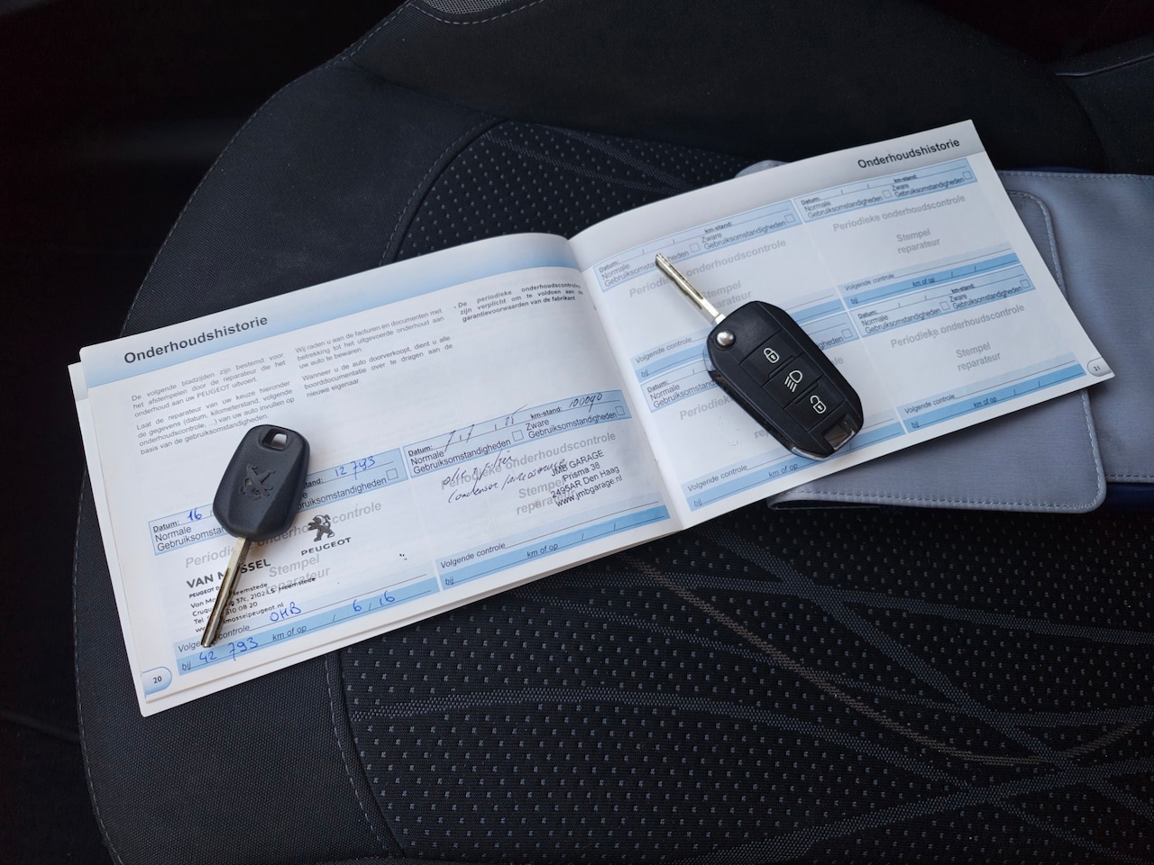 Peugeot 208 - 1.4 VTi Envy - GOED ONDERHOUDEN - PARKEER SENSOREN - LM VELGEN - AutoWereld.nl