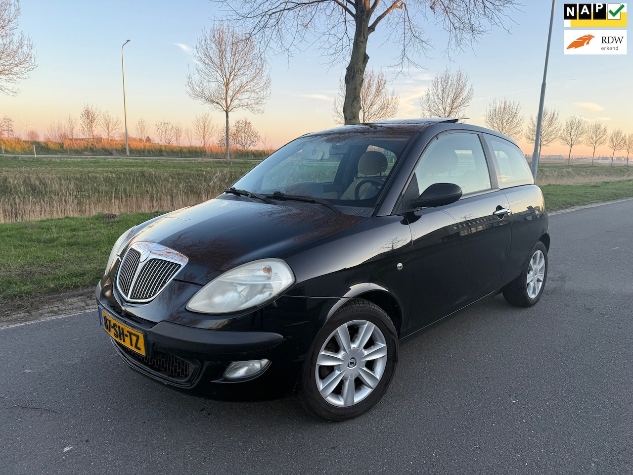 Lancia Y(psilon) - Ypsilon 1.2-16V Platino DAKJE/APK/NAP - AutoWereld.nl