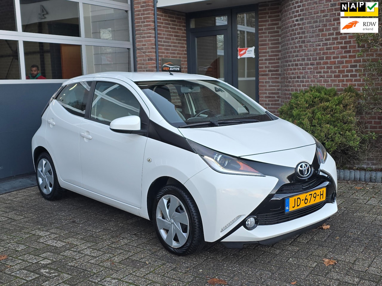 Toyota Aygo - 1.0 VVT-i x-play 5DR| Camera |Airco - AutoWereld.nl