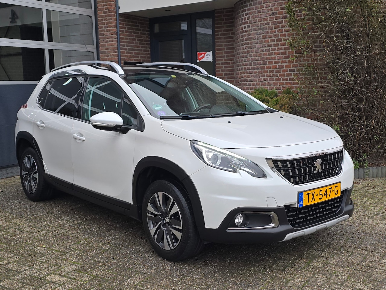 Peugeot 2008 - 1.2 PureTech GT-Line Pano |131PK |Trekhaak - AutoWereld.nl