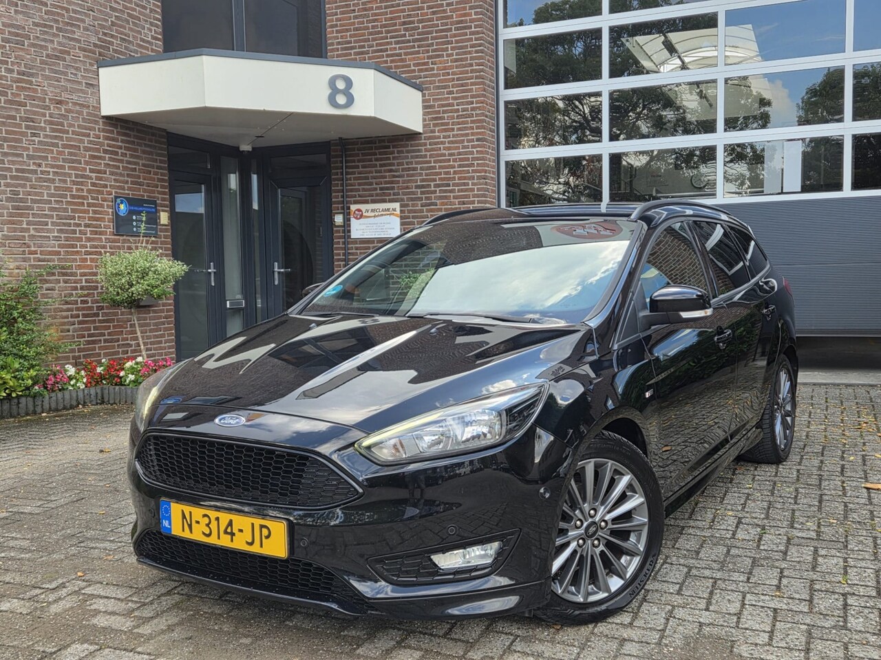 Ford Focus Wagon - 1.0 ST line|PDC|Lm Velgen|Led|Stoelverwarming - AutoWereld.nl
