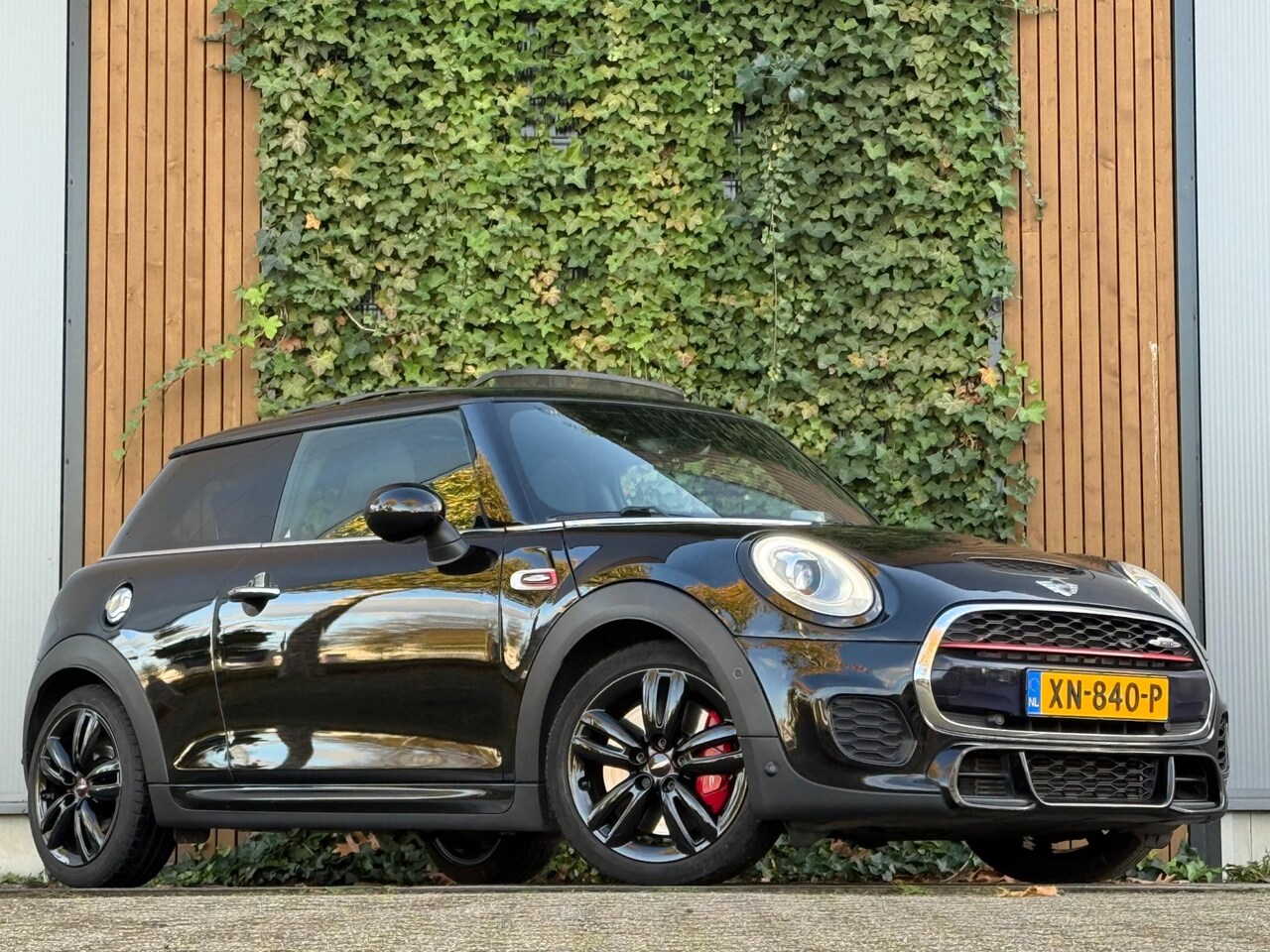 MINI John Cooper Works - Mini 2.0 Chili|PANO|HEAD UP|231PK|JCW|HARMAN KARDON - AutoWereld.nl