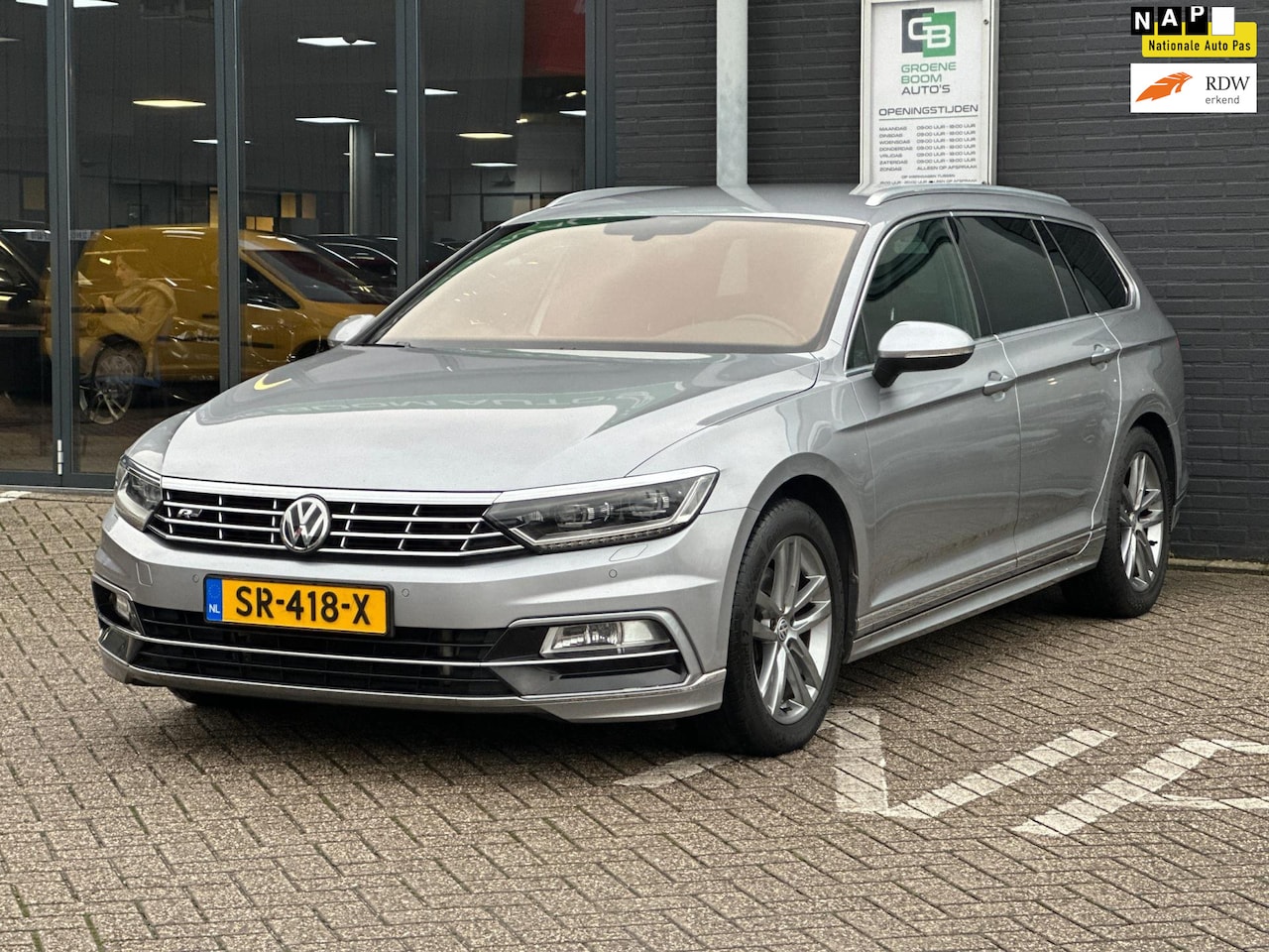 Volkswagen Passat Variant - 1.6 TDI Highline Business R/Digital Cockpit/LEDER/APP-CONNECT/NAVI/NETTE STAAT!! - AutoWereld.nl