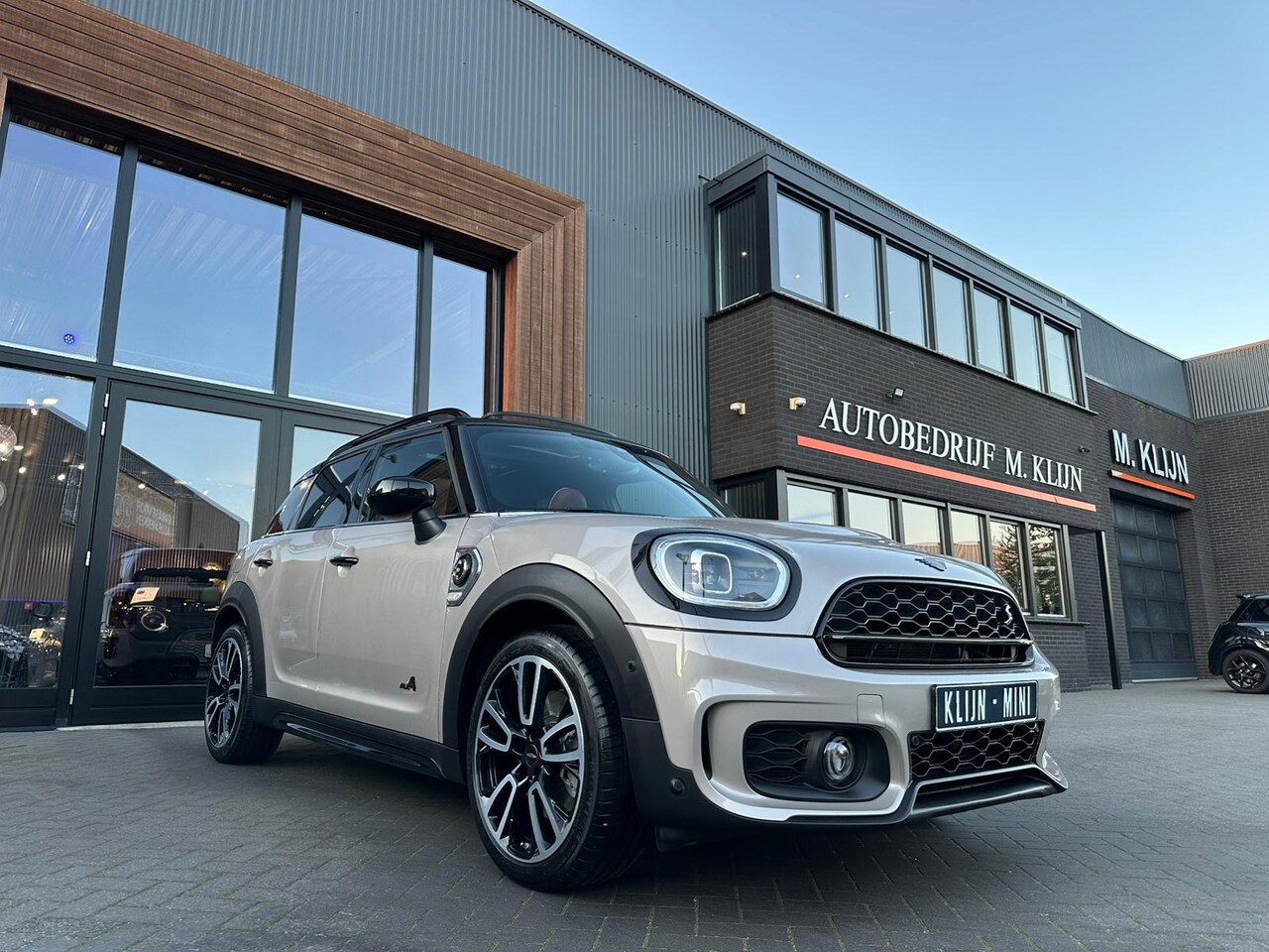 MINI Countryman - Mini 2.0 Cooper S E ALL4 John Cooper Works 220pk Rooftopgrey/Bruin Leer/Uniek - AutoWereld.nl
