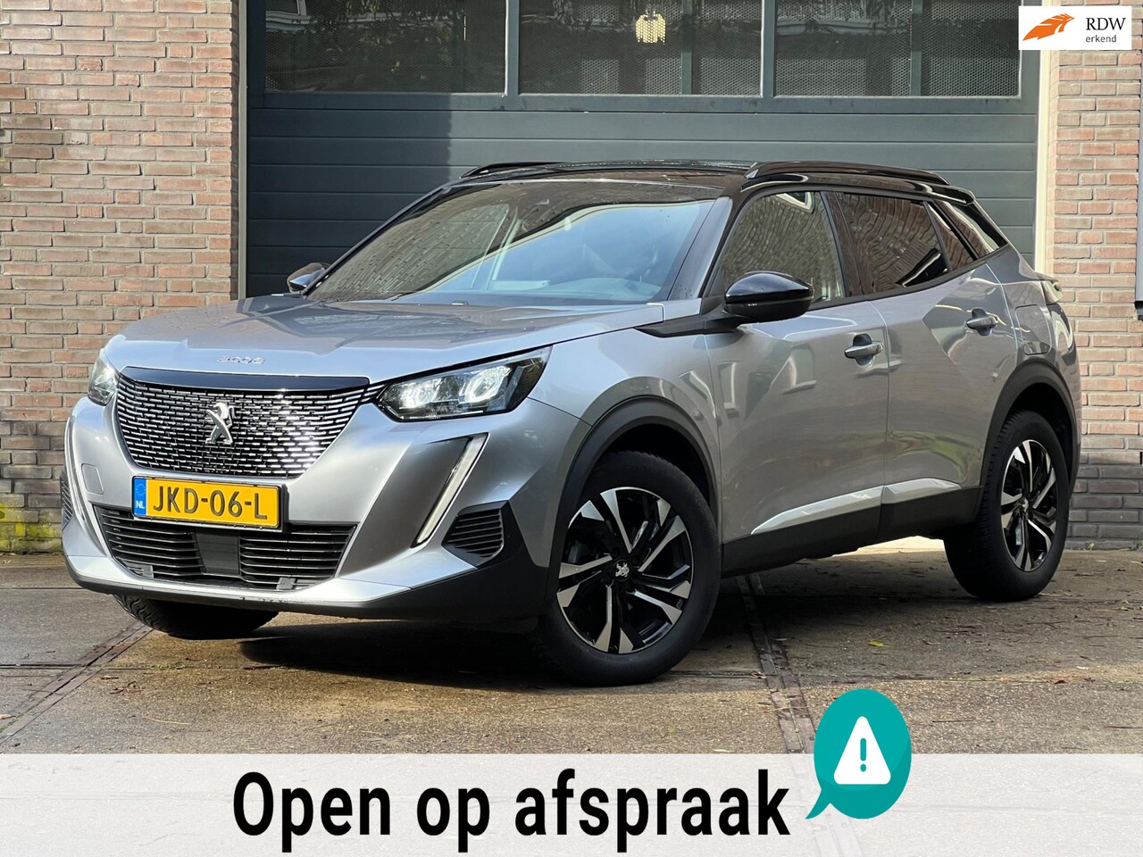 Peugeot 2008 - Allure Pack 130pk Automaat | 3D dashboard | All Wheater banden | Parkeercamera - AutoWereld.nl