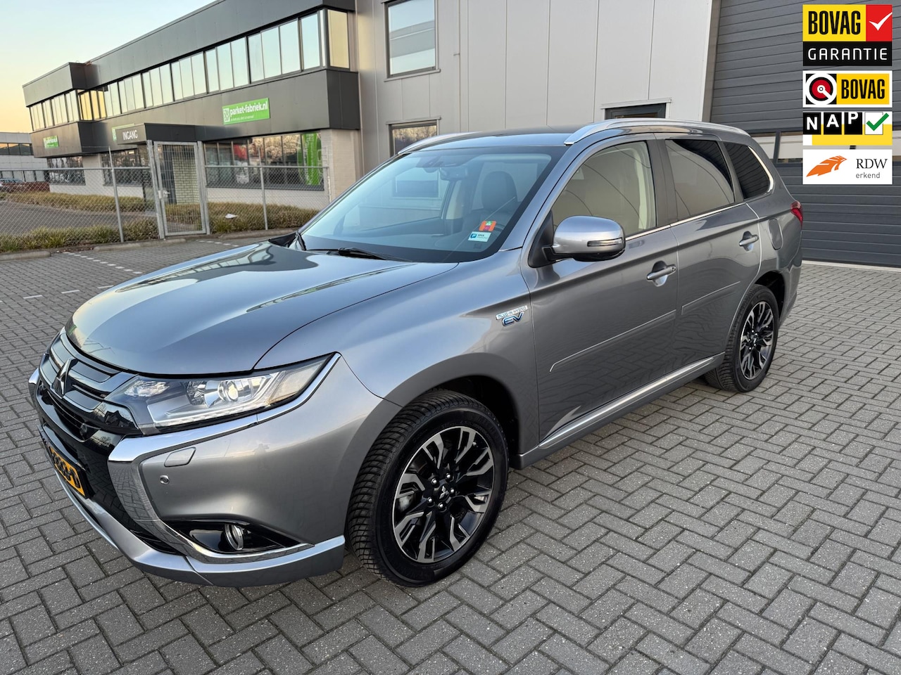 Mitsubishi Outlander - 2.0 PHEV Executive Edition 2.0 PHEV Executive Edition - AutoWereld.nl