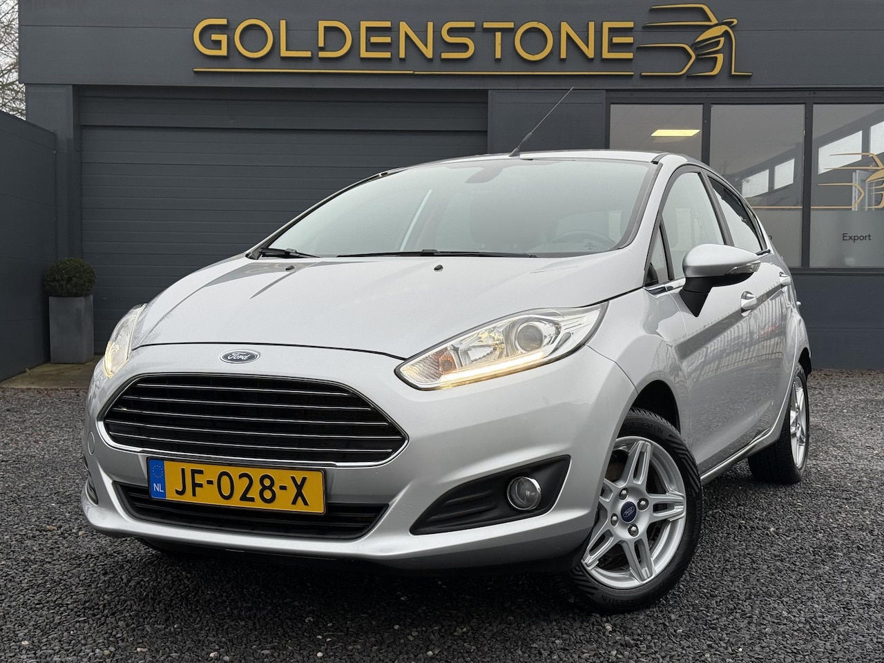 Ford Fiesta - 1.0 Titanium 1e Eigenaar,Airco,Trekhaak,5 Deurs,Lm velgen,Pdc,Dealer Onderhouden,Apk tot 0 - AutoWereld.nl