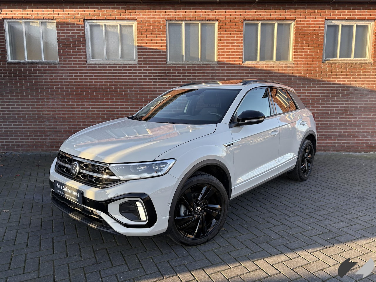 Volkswagen T-Roc - 1.5 TSI OPF DSG R-Line | Pano | - AutoWereld.nl