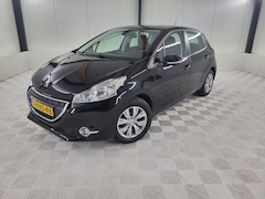 Peugeot 208 - 1.2 VTi Envy, Trekhaak, Navigatie, Parkeersensoren