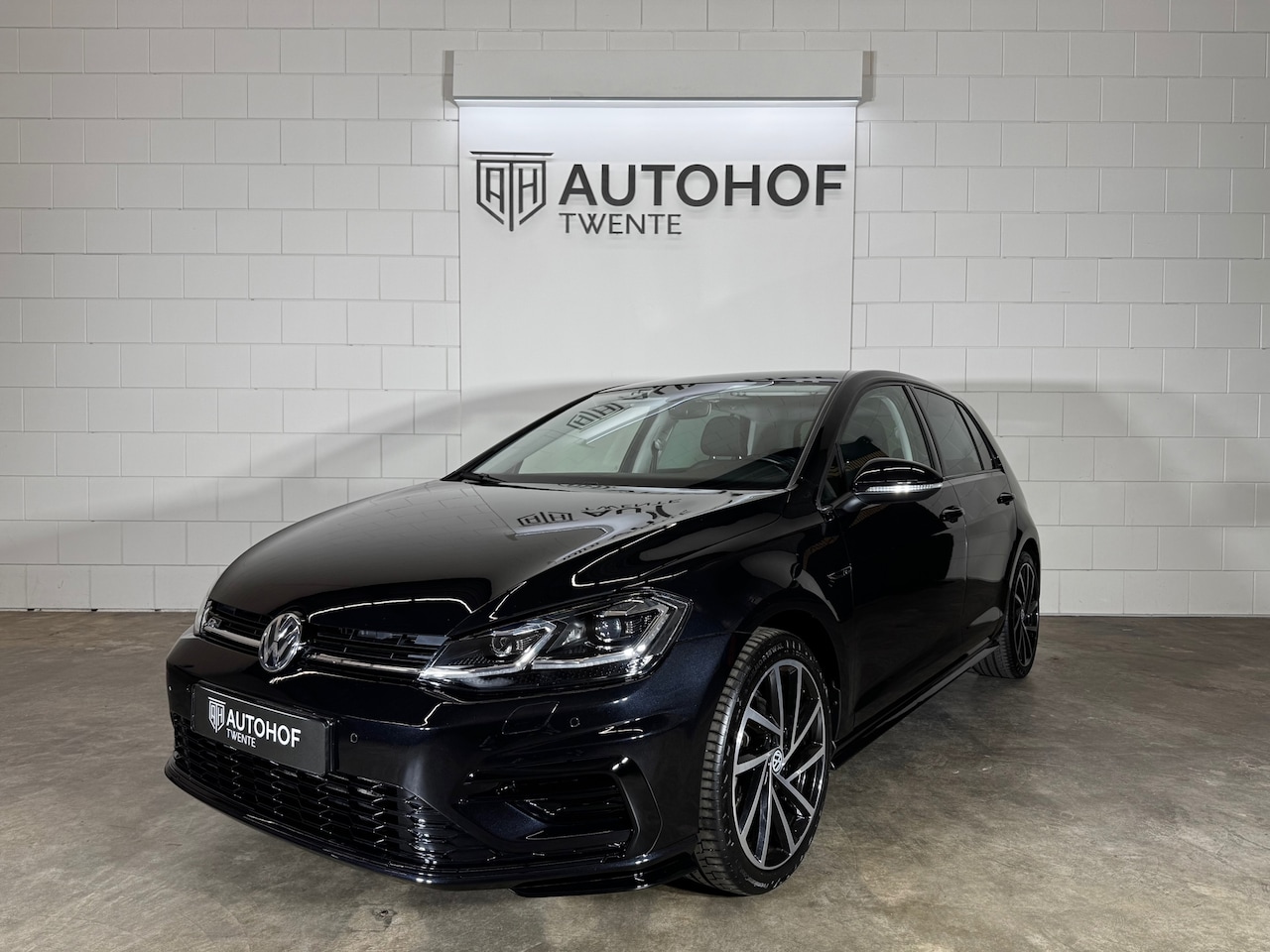 Volkswagen Golf - 7.5 1.5 TSI R-Line Black P.|LED|APPLE C.|CAMERA|NAVI|STOEL V.| - AutoWereld.nl