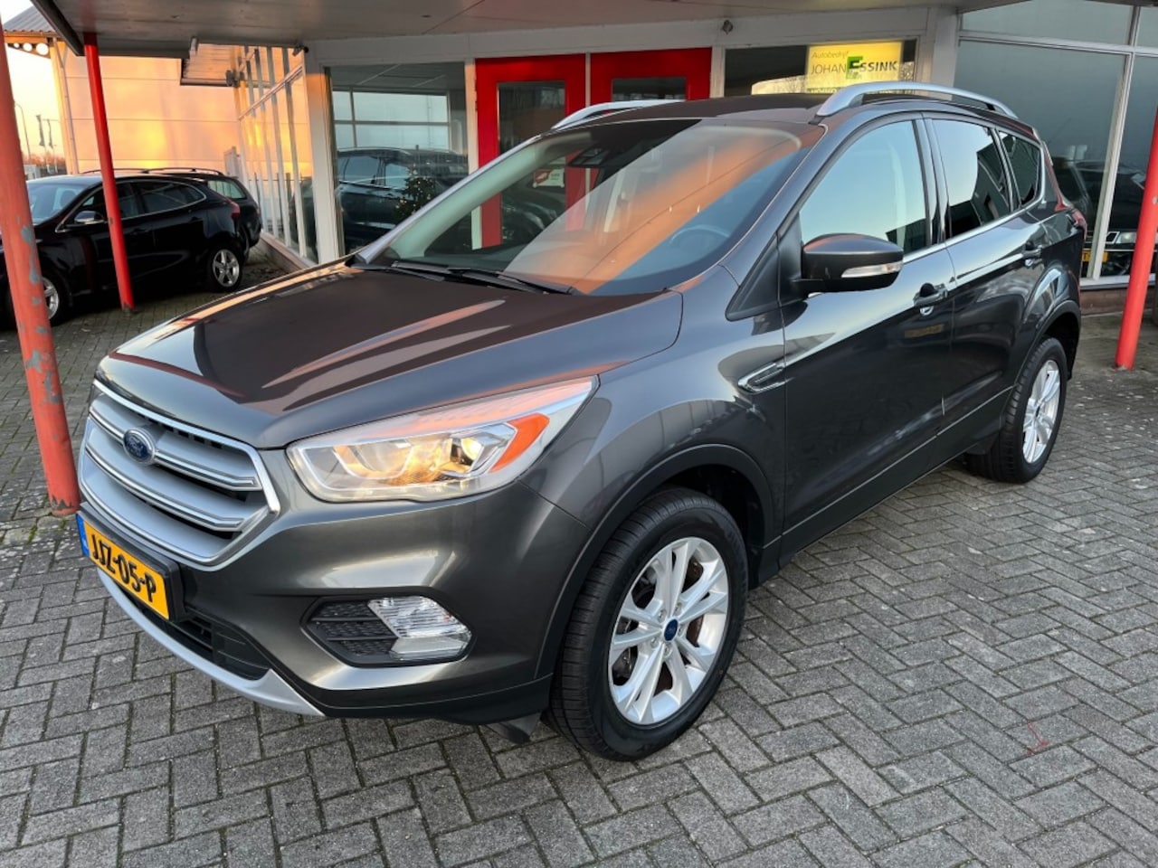 Ford Kuga - 1.5 150PK EcoBoost Titanium Trekhaak/Navi/Stoelverwarming - AutoWereld.nl