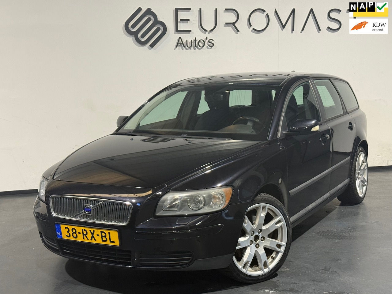 Volvo V50 - 2.4 Kinetic Automaat Airco Trekhaak Nieuwe Apk - AutoWereld.nl