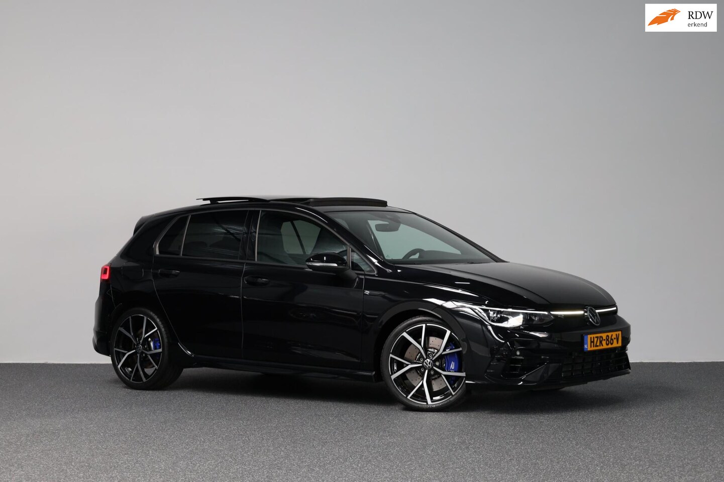 Volkswagen Golf - 2.0 TSI R 4Motion 320+PK AKRAPOVIC/IQ+LED/VIRTUAL/PANO/ALCANTARA+S.VERWARMING/19"LMV/CAM/L - AutoWereld.nl