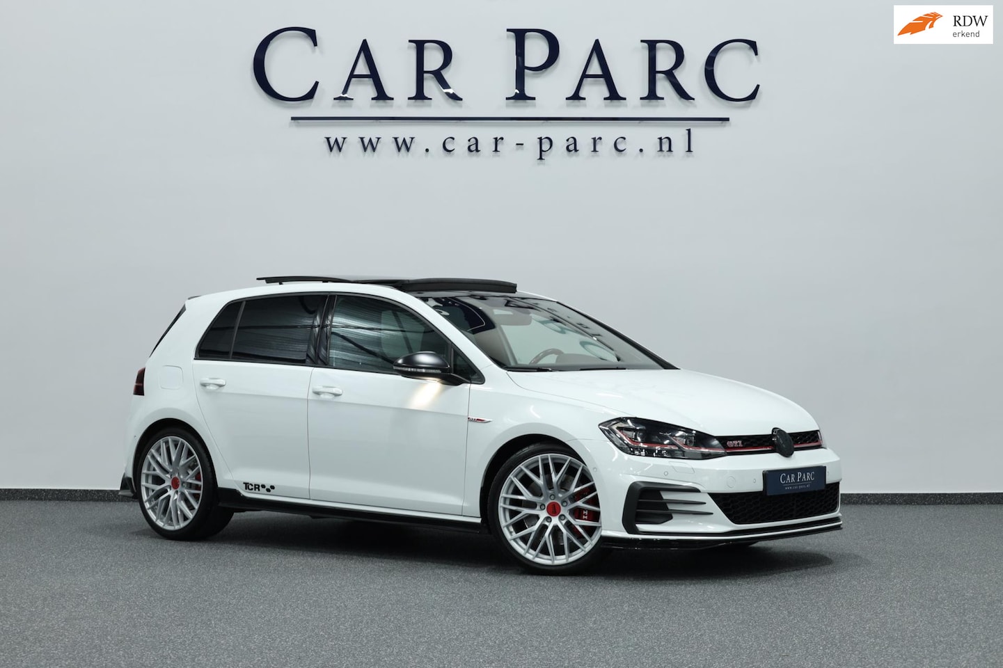 Volkswagen Golf - 2.0 TSI GTI TCR 290+PK AKRAPOVIC/VIRTUAL/PANO/ALCANTARA+S.VERWARMING/LMV 19'/LINE/ACC/ECC/ - AutoWereld.nl