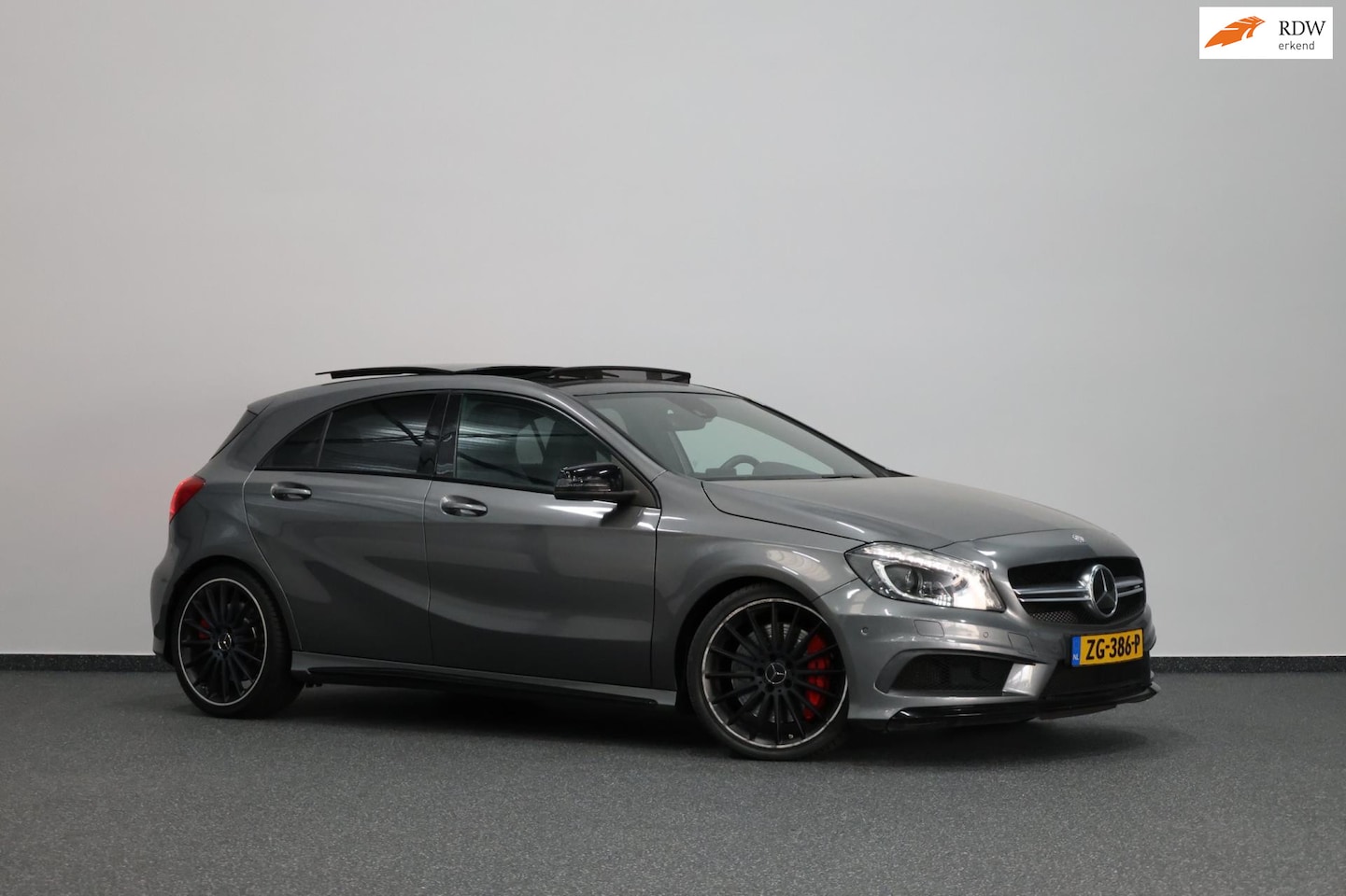 Mercedes-Benz A-klasse - AMG 45 4MATIC 361+PK LED/LEER+S.VERWARMING+MEMORY/19" LMV/CAM/CRUISE/ECC/12 MDN GARANTIE! - AutoWereld.nl