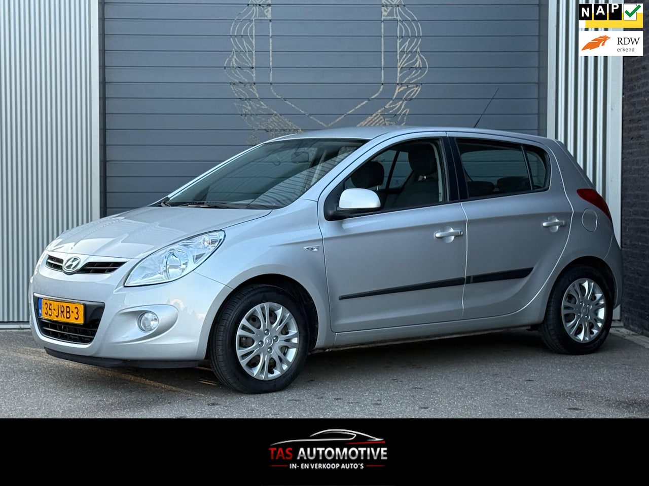 Hyundai i20 - 1.4i DynamicVersion 2e EIG / AUTOMAAT / AIRCO - AutoWereld.nl