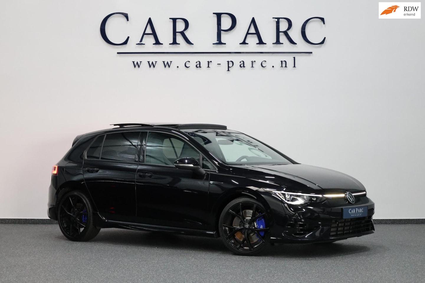 Volkswagen Golf - 2.0 TSI R 4Motion 320+PK AKRAPOVIC/IQ+LED/VIRTUAL/PANO/LEER+S.VERWARMING/19" LMV/LINE/ACC/ - AutoWereld.nl